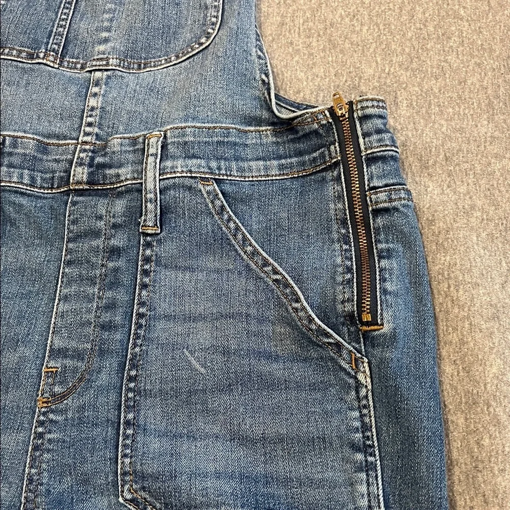 MADEWELL, skinny leg, denim blue overalls, in Jansing wash. Size large. - Picture 4 of 7